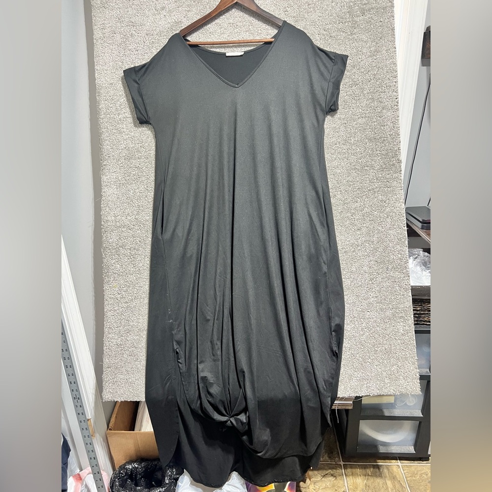 Entro Woman’s Black Knot Front Maxi Dress Size Large Runs Big